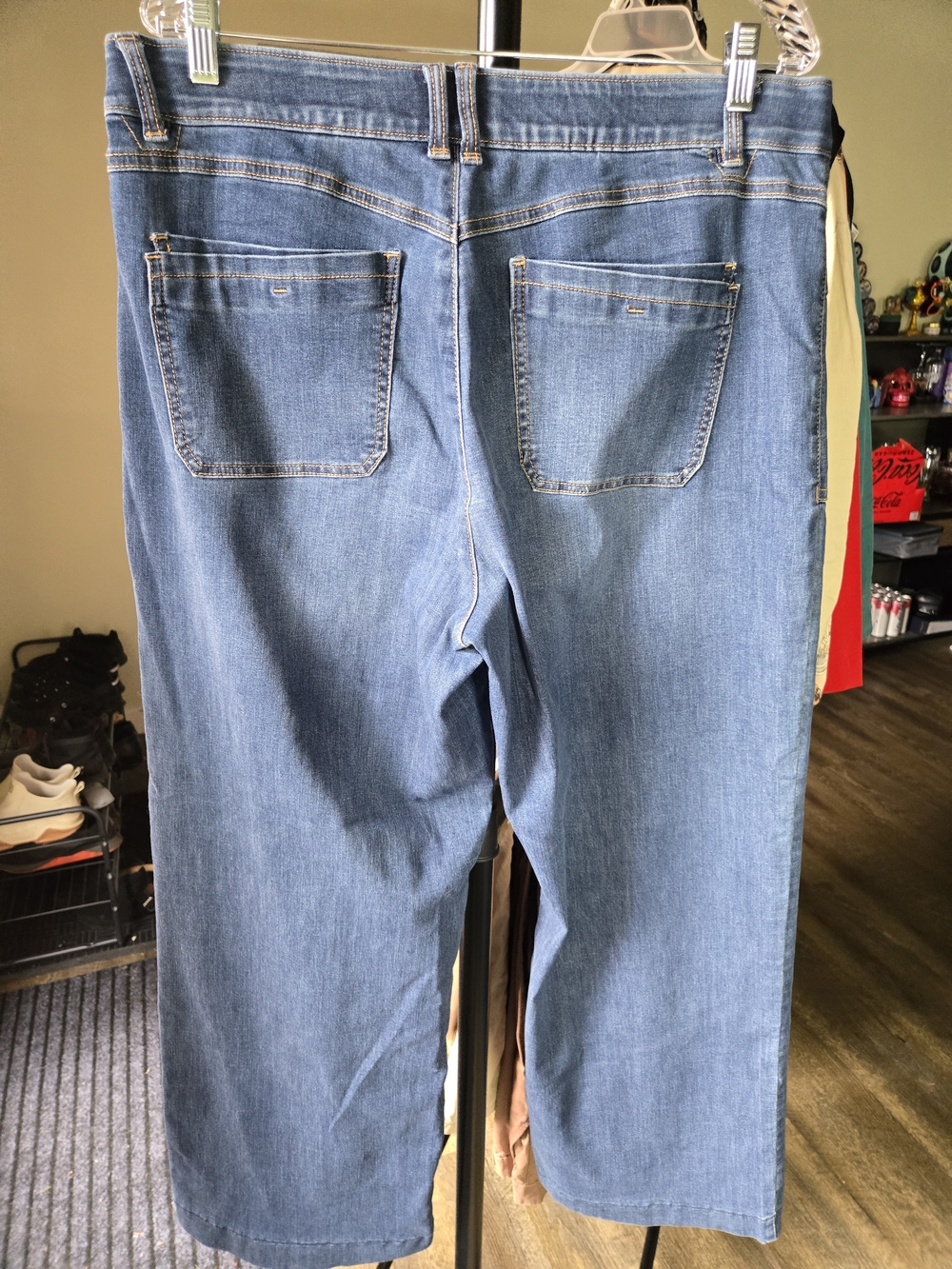 Democracy Mid-Rise Ankle Crop Jeans in Medium Blue - Picture 3 of 9